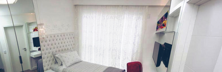 Quarto com cortina até o chão