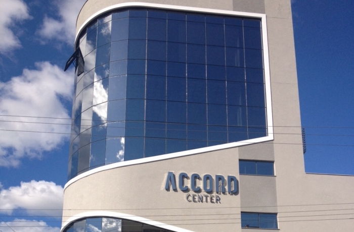 Vista fachada lateral Accord Center